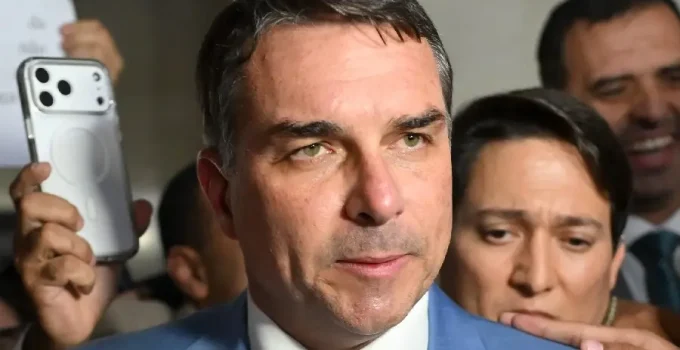 PL do Rio: Pesquisas Testarão Candidatos ao Senado para Decisão de Flávio e Jair Bolsonaro
