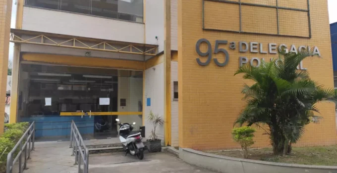 Adolescente de 14 anos fere colega com faca em escola de Vassouras, RJ; Prefeitura garante assistência