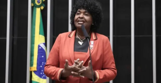 Benedita da Silva lidera pesquisa para o Senado do Rio após desistência de Cláudio Castro; PL se preocupa com desempenho de novos nomes