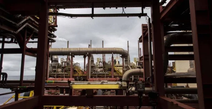 Estudo aponta "maldição dos recursos naturais" no Rio de Janeiro devido a royalties de petróleo