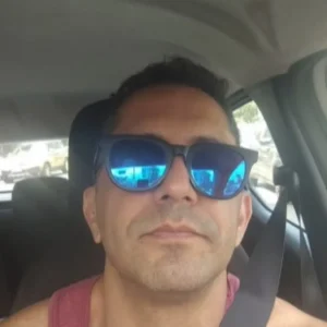 Homem é preso após matar ex-companheira em São Gonçalo e permanecer ao lado do corpo