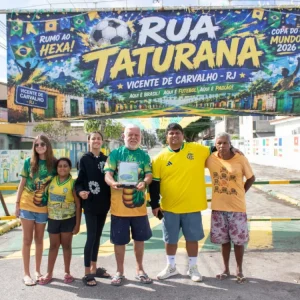 Vicente de Carvalho: Rua Taturana se transforma em palco vibrante para a Copa do Mundo com decoração histórica