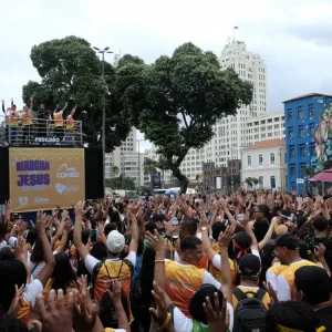 Uso Político em Eventos Religiosos: Patrocínios Públicos e Abuso de Poder Geram Debate no Brasil