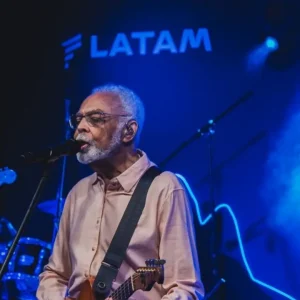Gilberto Gil embala convidados VIPs da IATA no Rio de Janeiro com show surpresa