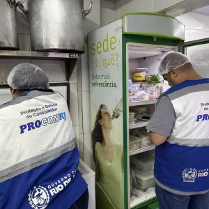Dia dos Namorados: Fiscalização em Restaurantes no RJ Descarta 22kg de Alimentos e Flagrar Falhas Estruturais