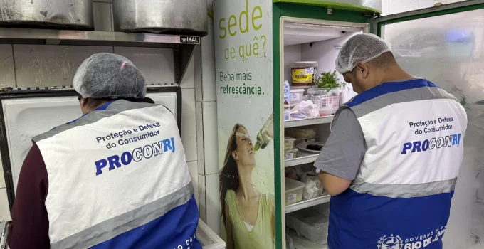 Dia dos Namorados: Fiscalização em Restaurantes no RJ Descarta 22kg de Alimentos e Flagrar Falhas Estruturais