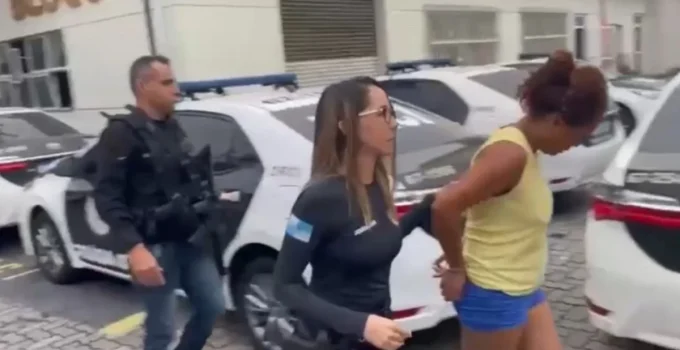Mulher é Presa no Rio por Simular Ameaças e Acusar Inocentes em Denúncias Falsas