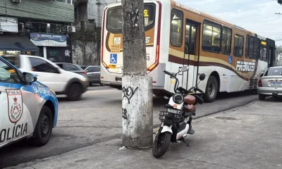 Menino de 9 anos morre atropelado por ônibus enquanto andava de bicicleta elétrica no Complexo do Alemão