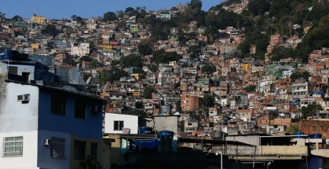 Copa na Favela: Projeto de Turismo em Rocinha e Vidigal Oferece Rota Temática e Transmissão de Jogos do Brasil