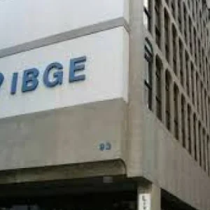 IBGE abre mais de 8 mil vagas temporárias para nível médio e superior; confira salários e inscrições