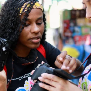 Projeto Favela Hope abre 200 vagas gratuitas em cursos de audiovisual para moradores do Rio de Janeiro