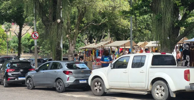 Guarda Municipal recupera carro roubado em Copacabana e apreende flanelinhas irregulares em Catete, Rio de Janeiro