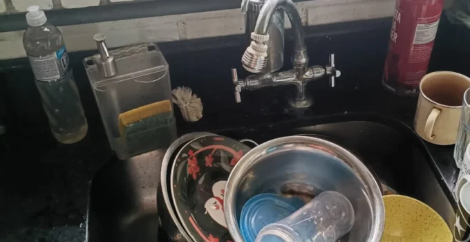 Moradores da Tijuca sofrem com nova falta d'água; Águas do Rio promete vistoria