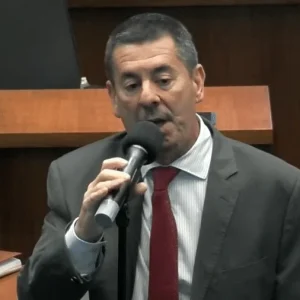 Deputado Val Ceasa se diz vítima de 'perseguição política' após ser alvo de operação por suspeita de ligação com o TCP no Rio
