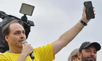 Ex-chefe de gabinete de Carlos Bolsonaro vira réu por rachadinha; esquema teria movimentado R$ 1,7 milhão no Rio