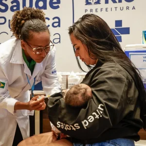 Rio de Janeiro recebe mais de 36 mil doses da vacina Pneumo 20 para crianças menores de 5 anos contra pneumonia e meningite
