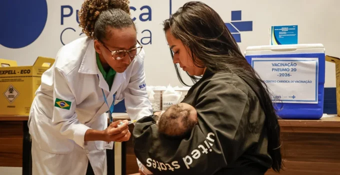 Rio de Janeiro recebe mais de 36 mil doses da vacina Pneumo 20 para crianças menores de 5 anos contra pneumonia e meningite