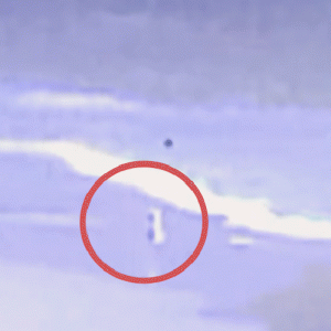 Buscas por professor de surfe desaparecido em São Conrado entram no terceiro dia; vídeo mostra momento em que ele entra no mar