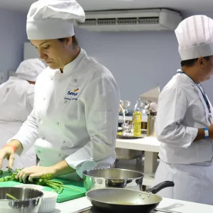 Senac RJ abre 112 vagas gratuitas em cursos de gastronomia com bolsa-auxílio de até R$ 1 mil