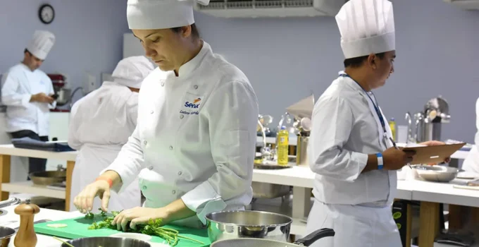 Senac RJ abre 112 vagas gratuitas em cursos de gastronomia com bolsa-auxílio de até R$ 1 mil
