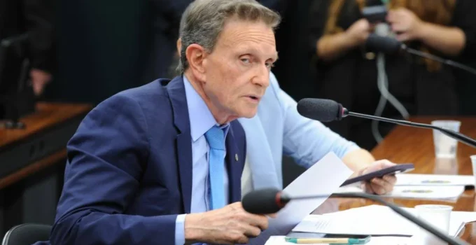 Ministro do TSE libera Marcelo Crivella para disputar o Senado em 2026 após suspender condenação eleitoral