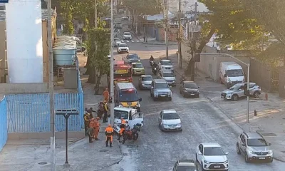 Ônibus e carro utilitário colidem no Centro do Rio, causando lentidão e interdição de via