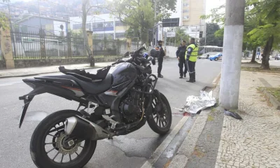 Homem de 40 anos morre atropelado por moto roubada com placa adulterada em Vila Isabel, Zona Norte do Rio