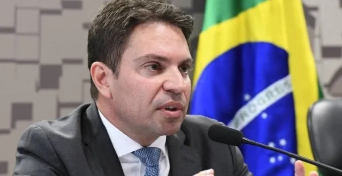 Alexandre Ramagem nega ligação com bicheiro apontado como chefe da máfia do cigarro no Rio de Janeiro