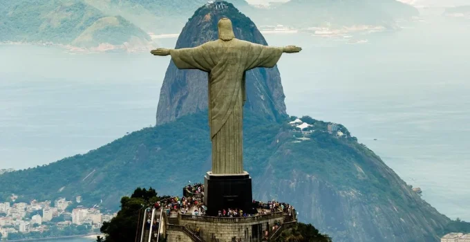 Manifesto de Entidades Cariocas Alerta: "Comércio Irregular na Orla do Rio Saiu do Controle"