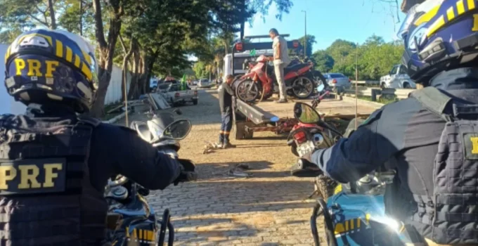 PRF Intensifica Fiscalização na BR-101 em Campos: 25 Motos Removidas e 106 Multas em Operação de Segurança