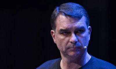 Operações da PF abalam chapa de Flávio Bolsonaro no RJ; Douglas Ruas é o único nome certo