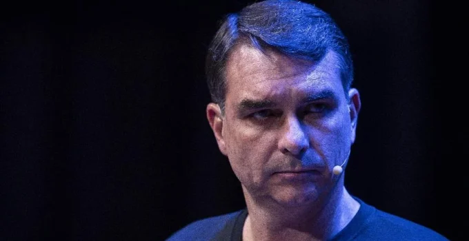 Operações da PF abalam chapa de Flávio Bolsonaro no RJ; Douglas Ruas é o único nome certo