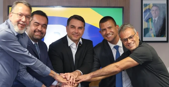 Operações da PF forçam PL a redesenhar chapa no Rio e blindar candidatura de Flávio Bolsonaro