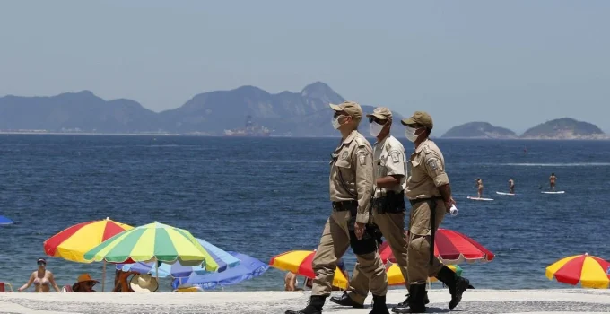 Rio de Janeiro: Nova Política de Ordenamento Urbano nas Praias da Zona Sul Visa Combater o Crime Organizado e Regularizar o Comércio