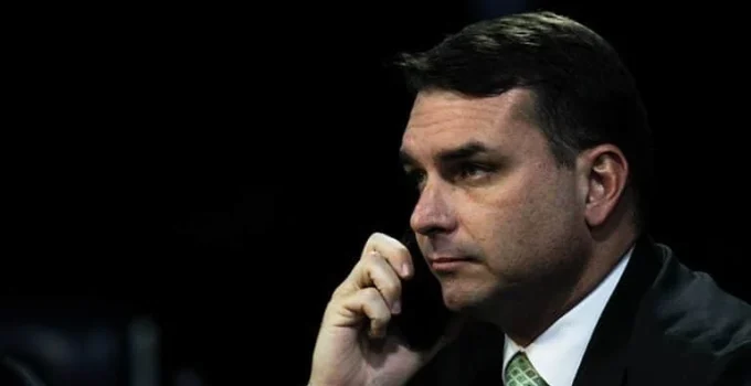 Investigações da PF Adiam Indicação de Flávio Bolsonaro ao Senado no RJ; Nomes Cotados Viram Alvos