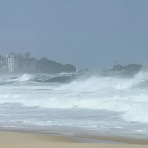 Frente Fria Causa Ressaca de Até 3 Metros no Litoral do Rio de Janeiro Nesta Segunda e Terça-feira