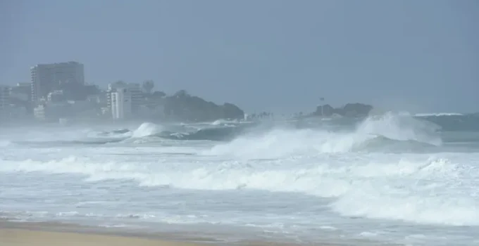 Frente Fria Causa Ressaca de Até 3 Metros no Litoral do Rio de Janeiro Nesta Segunda e Terça-feira