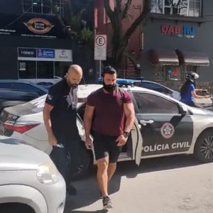 Miliciano 'Waguinho Batman', apontado como mandante de assassinato de vereador no ES, é preso no Rio de Janeiro