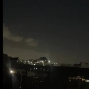 Guerra entre facções criminosas causa terror em Cordovil com tiroteios intensos e carros incendiados