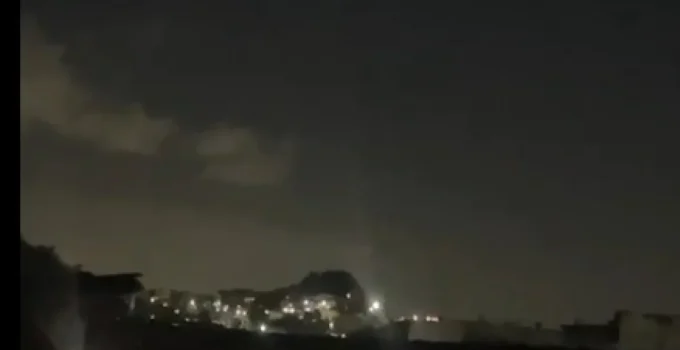 Guerra entre facções criminosas causa terror em Cordovil com tiroteios intensos e carros incendiados