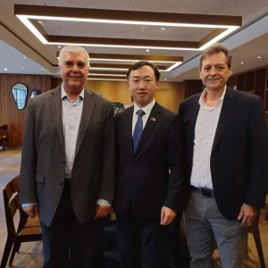 Gerentes de Hotéis 5 Estrelas do Rio Discutem Turismo Chinês e Segurança Pública em Encontro Estratégico