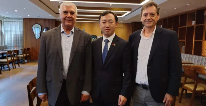 Gerentes de Hotéis 5 Estrelas do Rio Discutem Turismo Chinês e Segurança Pública em Encontro Estratégico