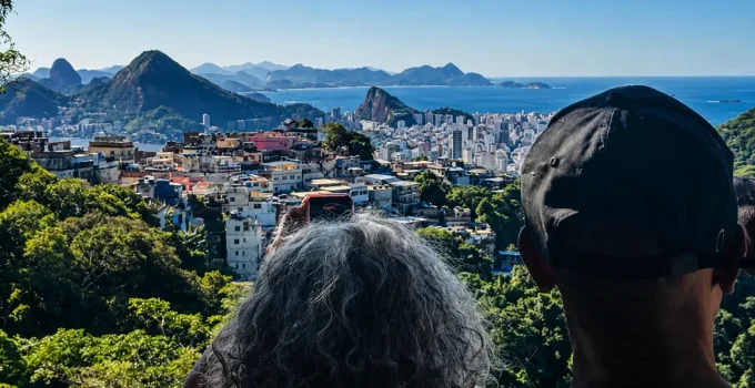 Trilha na Rocinha Revela Mata Atlântica Preservada, História e Turismo de Base Comunitária no Rio