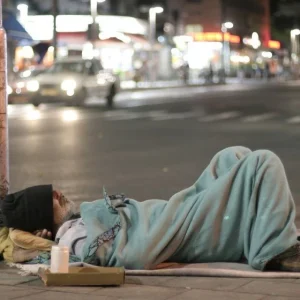 Defensoria do RJ Recomenda Reforço na Segurança de Pessoas em Situação de Rua Durante o Inverno na Serra Fluminense