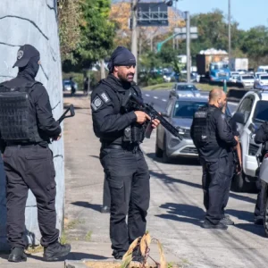 Operação no Muquiço: Polícia Civil busca envolvidos na morte do policial Carlos Alberto Freire Neto