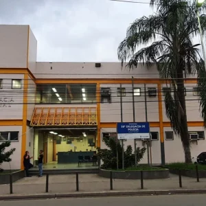 Pai é Preso no Rio por Espancar Filho de 3 Anos Após Criança Urinar e Defecar na Roupa