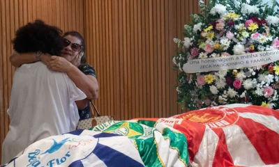 Corpo da sobrinha de Arlindo Cruz, cantora Debora Cruz, é velado no Caju após morte por AVC