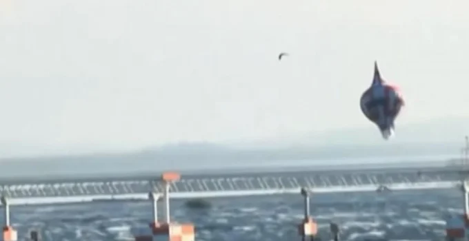 Avião Arremete no Galeão Após Balão Invadir Área de Pouso; Veja Vídeo