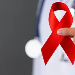 'Não é falta de recursos, é escolha política': Conferência de Aids debate financiamento no RJ