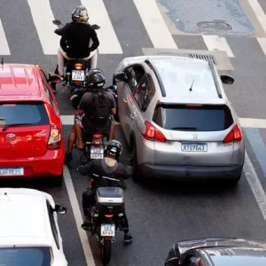 ALERJ Destaca Leis e Projetos para Aumentar Segurança de Motociclistas e Entregadores no RJ